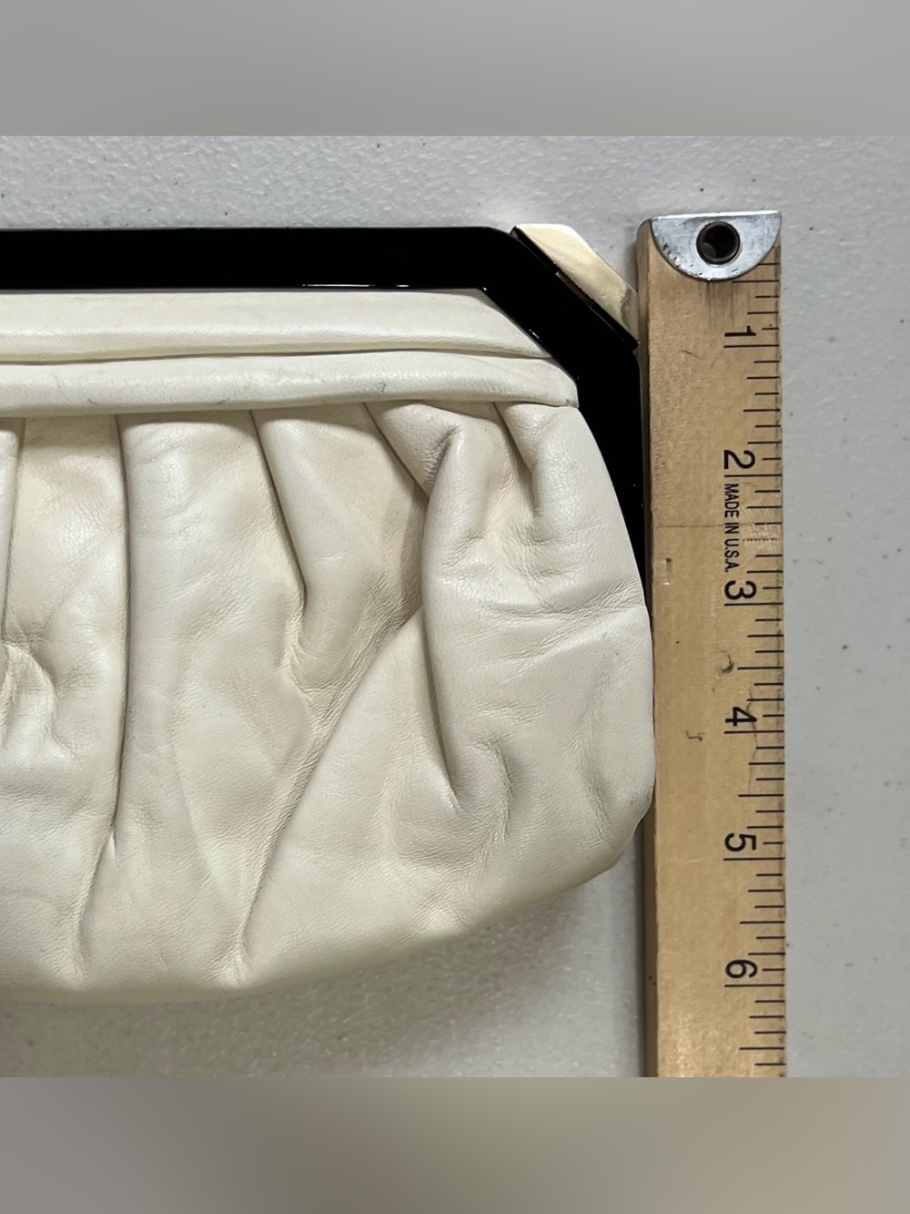 Bally Vintage Ivory Leather Frame Clutch Bag Black Resin Frame Gold Hardware - Picture 9 of 10